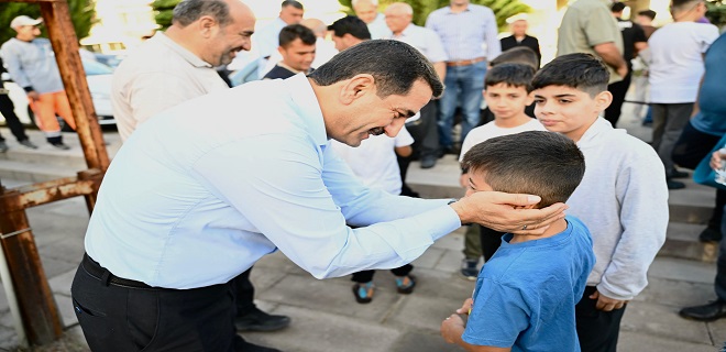 Başkan Taşkın, bayram namazı sonrası vatandaşlarla bayramlaştı