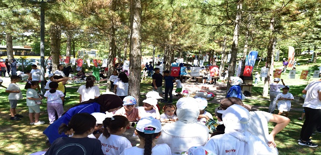 Final Şenliği’nde gönüllerince eğlendi.