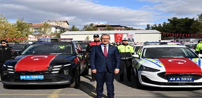 Vali Seddar Yavuz, Emniyet ve Jandarma Teşkilatımıza 80 Yeni Araç Teslim Törenine Katıldı