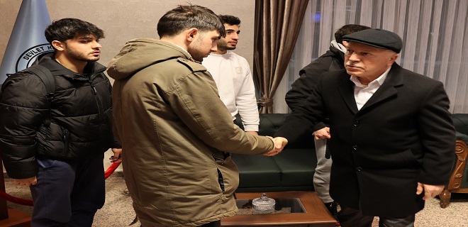 Sekmen, “Emre Yazgan kardeşimiz ay yıldızlı bayrağımız için şehit oldu” dedi.