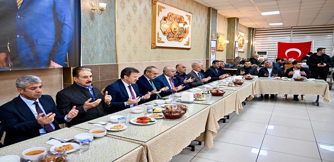 Vali Seddar Yavuz Malatyalı Esnaflarla İftarda Buluştu