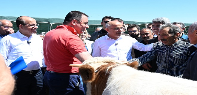 Başkan Er, Hayvan Pazarını ziyaret etti
