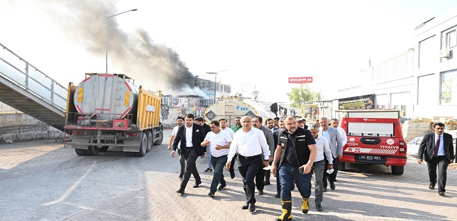 12 İtfaiye Aracı ve 50 Personelle Yangına Müdahale Etti