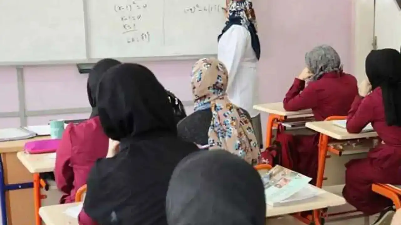 Öğretmenlerin iller arası mazerete bağlı yer değiştirme atamaları yapıldı