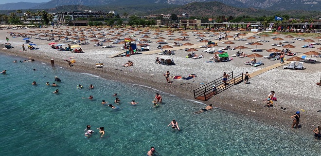 Çeşme'den Bodrum'a, Marmaris'ten Belek'e Halk Plajlarına Yoğun İlgi