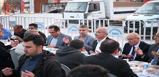 İftar Programında Vatandaşlarla Bir Araya Gelen Başkan Er