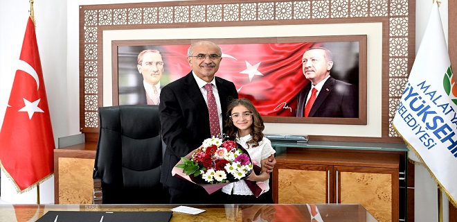Başkan Er Başkanlık Koltuğunu Aksarı’ya Devretti